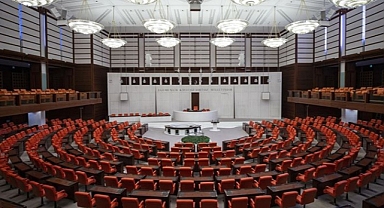 TBMM, AKP ve MHP Oylarıyla Tatile Girdi: EYT 2023'e Kaldı