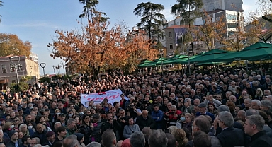 Trabzon'da Vatandaşlar İmamoğlu'na Destek Eylemi Yaptı