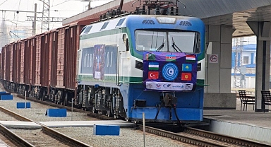 Türkiye'den Yola Çıkan İlk Kargo Treni Özbekistan'a Ulaştı