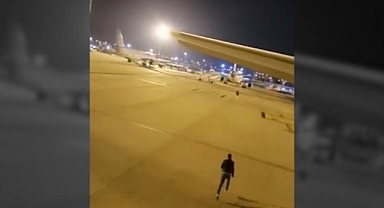 Türkiye'ye Gelen Uçak Acil İniş Yaptı: Yolcular Piste İnerek Kaçmaya Çalıştı