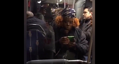 Zenci Kadın, Metrobüste Yanına Kimseyi Oturtmadı
