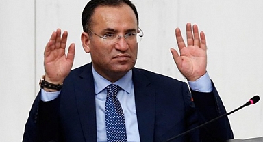 AKP'li Adalet Bakanı Bekir Bozdağ: Komutanların Erdoğan’ı Alkışlaması Takdir Edilecek Bir Davranış