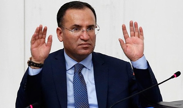 AKP'li Adalet Bakanı Bekir Bozdağ: Komutanların Erdoğan’ı Alkışlaması Takdir Edilecek Bir Davranış