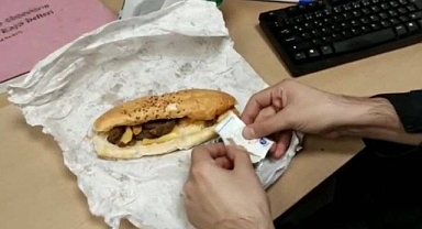 Gözaltındaki Annesine Köfte Ekmek İçinde Eroin Getirdi