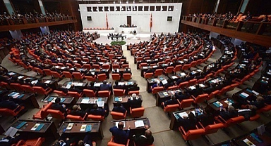 Kamuda Sözleşmeliye Kadro Teklifi TBMM'de Kabul Edildi