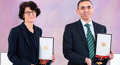 Özlem Türeci ve Uğur Şahin Almanya'yı Terk Ediyor