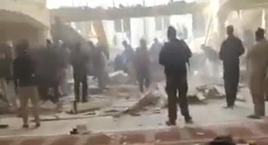 Pakistan'da Bir Şii Camisine Bombalı Saldırı Düzenlendi: 17 Ölü