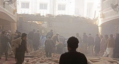 Pakistan'da Camiye Bombalı Saldırı: En Az 28 Ölü