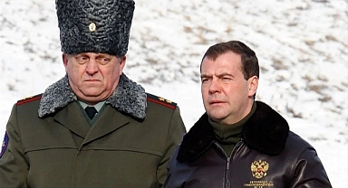 Rus Trolü Medvedev'den Tehdit: Nükleer Gücün Konvansiyonel Savaşta Yenilmesi Nükleer Savaşı Tetikleyebilir