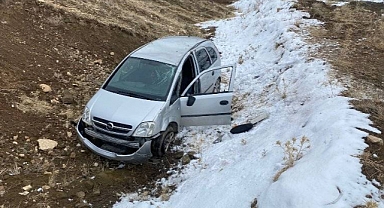 Şarampole Yuvarlanan Otomobilde Mahsur Kalan Engelli Sürücü Donarak Hayatını Kaybetti