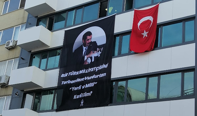 Zafer Partisi İstanbul İl Başkanlığı'na Asılan 'Sinan Ateş Pankartı' Savcılık Talimatıyla İndirildi