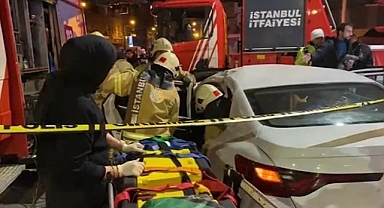 Zeytinburnu'nda Tramvay ve Otomobil Çarpıştı