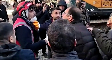 Adana'da AKP'li Bakan Kirişçi'ye Tepki: Bir Vinç Bile Getiremediniz
