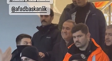 Adıyaman Valisi Yardım İsteyen Halk Karşısında Güldü