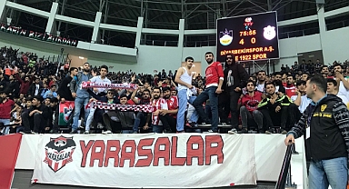 Batman Petrolsporlu Taraftarlardan 'Hükümet İstifa' Tezahüratları