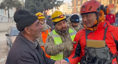 Deprem Bölgesinde Tercümanlık Yapan Yılmaz Keskin: Tayvanlı Ekibin Arama Kurtarma Faaliyetine 'Çöküldü'