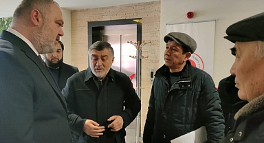 Diasporadaki Uygurlar Türkiye'nin Bişkek Elçiliğini Ziyaret Ederek Depremzedeler İçin Bağışta Bulundu