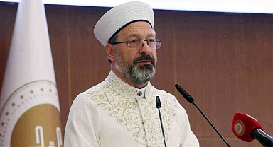 DİB Başkanı Erbaş, İnsanlar Enkaz Altındayken Camilerden Sala Okutulacağını Açıkladı