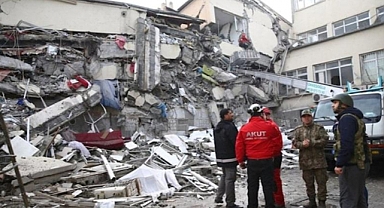 En Az 70 Kişinin Hayatını Kaybettiği Yapıya, 2012'de 'Depreme Dayanaksız' Raporu Verilmiş