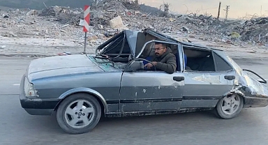 Enkaz Altından Çıkan Araçları Kullanıyor