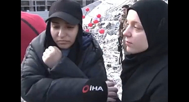 İHA Muhabirinden Depremde Babasını Kaybeden Suriyelilere: Ararken Çekelim Sizi İsterseniz, Ağlıyorsunuz Ya