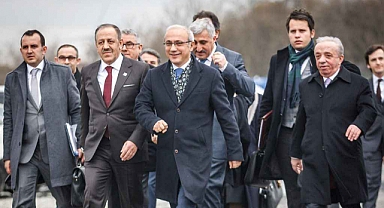 Kılıçdaroğlu'ndan '5'li Çete' Paylaşımı: Dekontları Saklayın, Onları 418 Milyar Dolarlık Borcunuzdan Düşeceğim