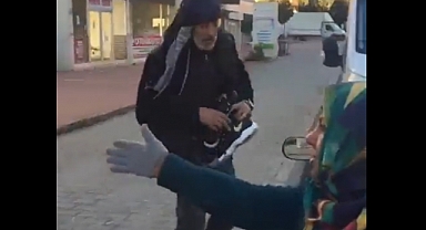 Mülteciler Yardım Malzemelerini Yağmalamaya Devam Ediyor