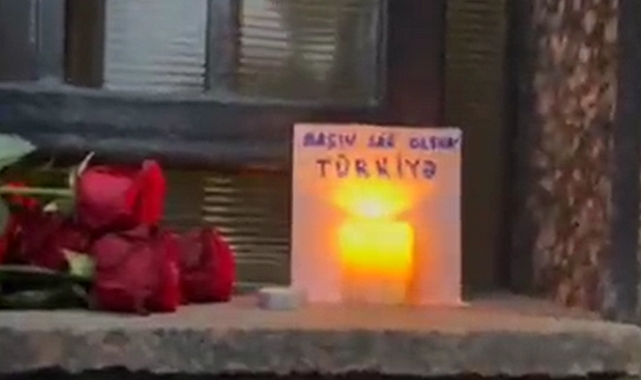Rusya'daki Azerbaycan Türkleri, Moskova'daki Türk Büyükelçiliği'nin Önünde Yas Tutuyor