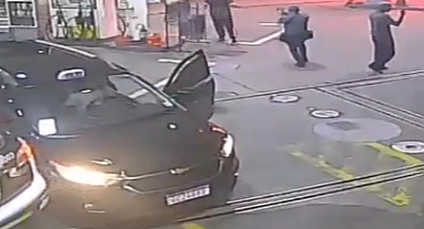 Taksi Şoförü Kendisini Kaçırmak İsteyenlerden Kurtulmak İçin Polise Çarptı