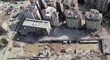 Yüzlerce Kişinin Can Verdiği Rönesans Rezidans'ın Enkaz Kaldırılma Çalışması Tamamlandı