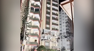 Adana'da Depremde Hasar Gören Bina Böyle Çöktü