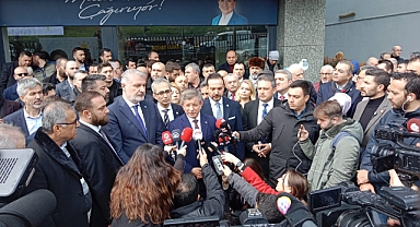Ahmet Davutoğlu, Saldırıya Uğrayan İYİ Parti İstanbul İl Başkanlığı'nı Ziyaret Etti
