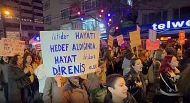 Ankara'da Feminist Gece Yürüyüşü'nde 'Hükümet İstifa' Sloganları