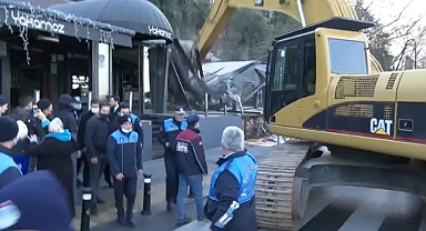 Bu Rant Kimin: Üsküdar Belediyesi ve Çevre ve Şehircilik Bakanlığı, Üsküdar Sahilindeki Kaçak İşletmelerin Yıkılmasını Engelledi