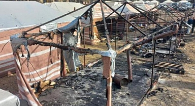 Çadır Kentte Yangın Çıktı: 2 Depremzede Yaralanırken 7 Çadır Kullanılamaz Hale Geldi