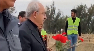 Cumhurbaşkanı Adayı Kılıçdaroğlu, Depremde Hayatını Kaybeden Vatandaşlarımızın Mezarlarına Karanfil Bıraktı