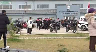 Depremzedeler İçin Kullanılan Spor Salonu Boşaltılmak İstendi: Depremzedeler Tepki Gösterince Polis Gönderildi
