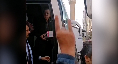 Erdoğan Değişmiyor: Hatay'da Depremzedelere Oyuncak Fırlattı