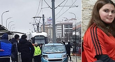 Eskişehir'de Tramvay Yoluna Giren Otomobil Sürücüsü, Genç Bir Kızı Öldürdü
