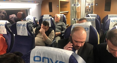 İstanbul-Konya Seferini Yapan Hızlı Tren Bir Buçuk Saattir Tünelde Bekliyor
