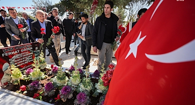 Kemal Kılıçdaroğlu, Deprem Bölgesi Gaziantep'te Yeşilkent Mezarlığı'nı Ziyaret Etti