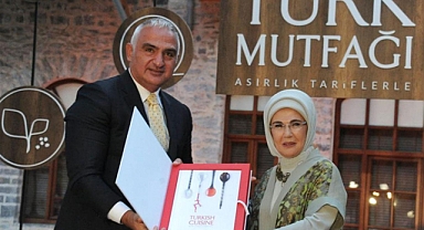 Kültür ve Turizm Bakanlığı, Önsözünü Emine Erdoğan'ın Yazdığı Kitap İçin 2,6 Milyon TL Harcadı