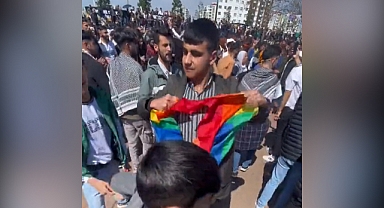 Kürtçüler, Diyarbakır'da TİP Üyelerini Darp Edip LGBT Bayrağını Yırttı