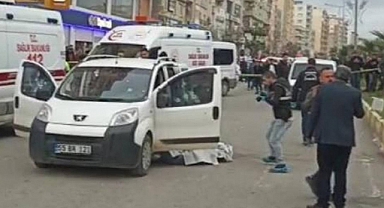 Mardin'de Kırmızı Işıkta Bekleyen Araca Silahlı Saldırı: 2 Ölü, 1 Yaralı