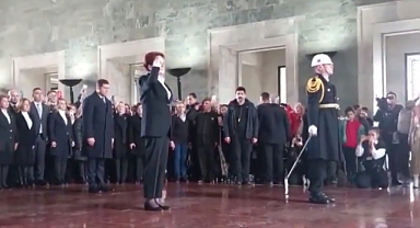 Meral Akşener ve İYİ Partili Kadınlar Anıtkabir'i Ziyaret Etti