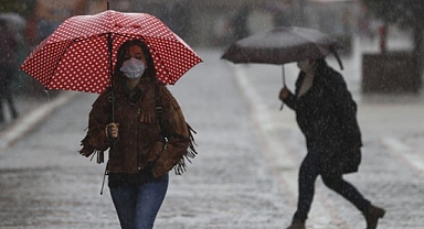 Meteoroloji Uyardı: 33 İle Sağanak Yağış ve Fırtına Geliyor