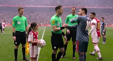 Milli Futbolcumuz Kökçü, Türkiye'ye Destek Pazubendini Takmayan Tadic'in Elini Sıkmadı