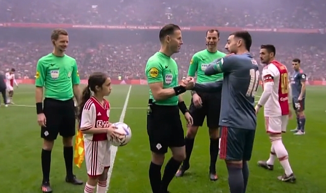Milli Futbolcumuz Kökçü, Türkiye'ye Destek Pazubendini Takmayan Tadic'in Elini Sıkmadı