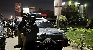 Pakistan'da Patlama: 9 Polis Öldü