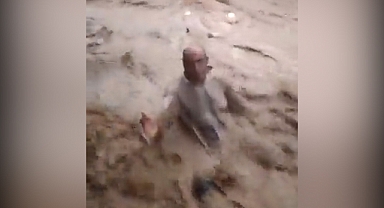 Sele Kapılan Adama El Uzatmak Yerine Video Çekti